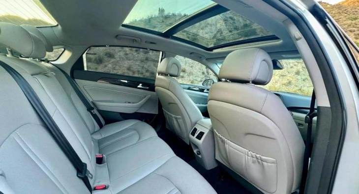 2016 HYUNDAI SONATA HYBRID (2)