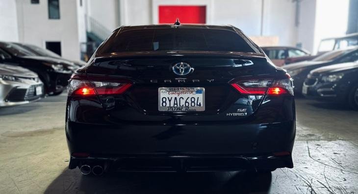2021 TOYOTA CAMRY Hybrid SE (4)