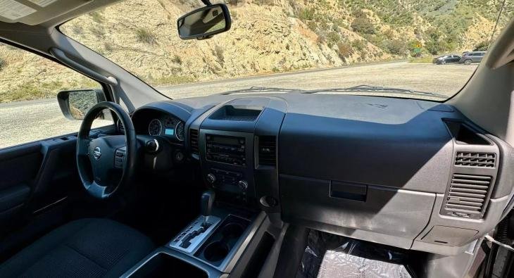 2011 NISSAN TITAN CREW CAB (2)