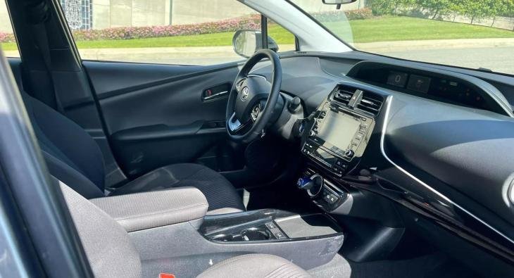 2021 TOYOTA PRIUS PRIME (2)