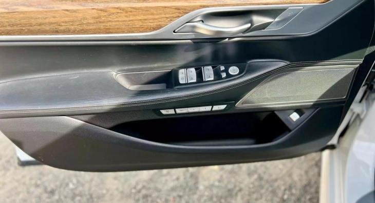2017 BMW 740I M PACKAGE (5)