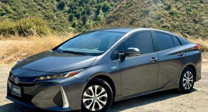 2021 TOYOTA PRIUS PRIME (2)
