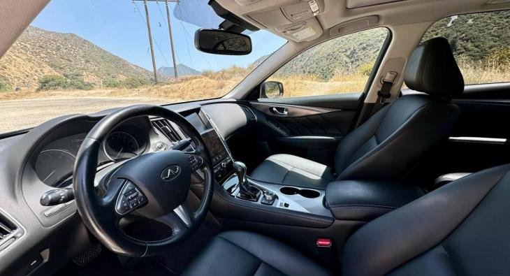 2017 INFINITI Q50 (2)