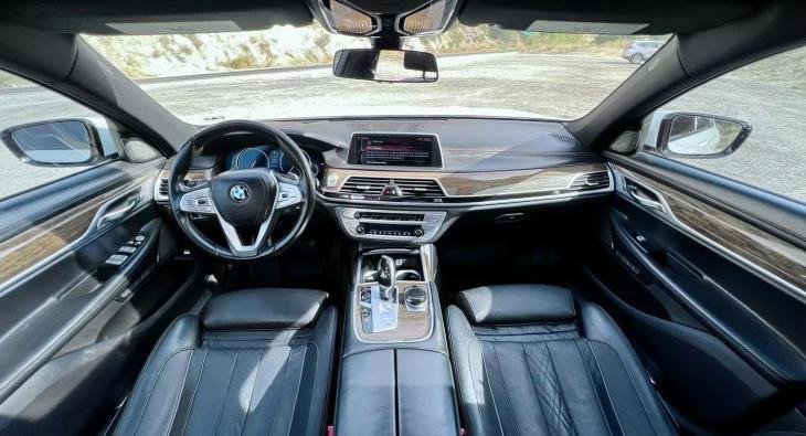 2017 BMW 740I M PACKAGE (2)