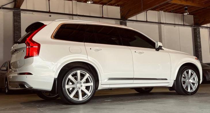 2018 Volvo XC90 Plug-in Hybrid (2)